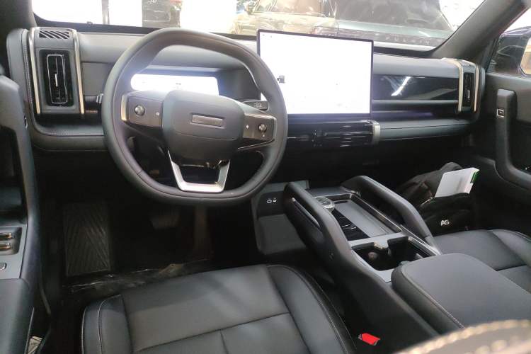Used Chery Fengyun Fulwin X3 Plus 2025 Model 501 Four-Wheel Drive Smart Leading Edition Center Console