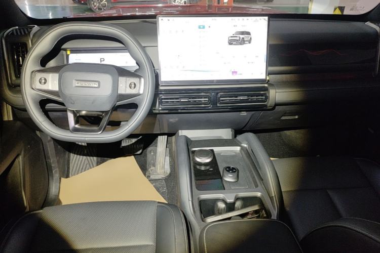 Used Chery Fengyun Fulwin X3 Plus 2025 Model 501 Four-Wheel Drive Smart Leading Edition Center Console