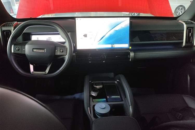 Used Chery Fengyun Fulwin X3 Plus 2025 Model 501 Four-Wheel Drive Smart Leading Edition Center Console