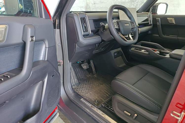 Used Chery Fengyun Fulwin X3 Plus 2025 Model 501 Four-Wheel Drive Smart Leading Edition Driver Seat