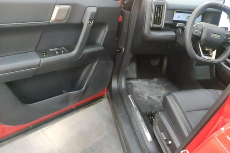 Used Chery Fengyun Fulwin X3 Plus 2025 Model 501 Four-Wheel Drive Smart Leading Edition Driver Seat