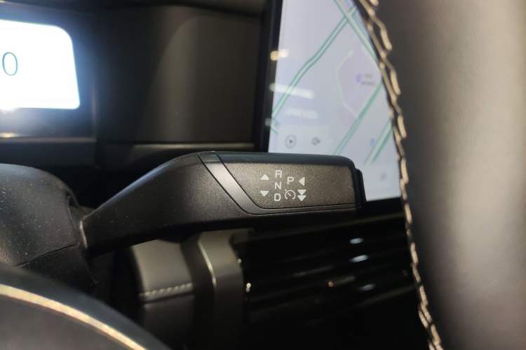 Used Chery Fengyun Fulwin X3 Plus 2025 Model 501 Four-Wheel Drive Smart Leading Edition Gear Lever