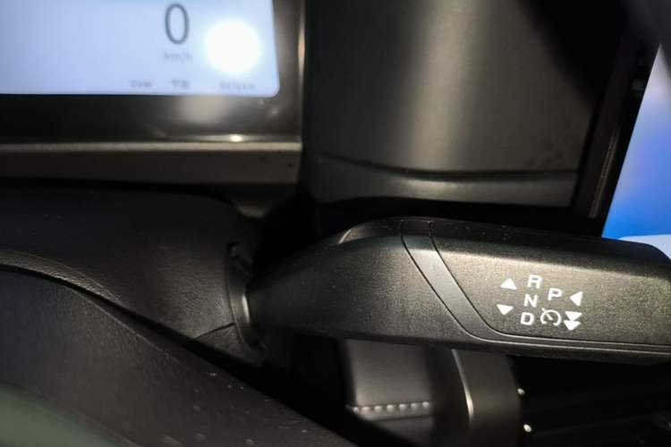 Used Chery Fengyun Fulwin X3 Plus 2025 Model 501 Four-Wheel Drive Smart Leading Edition Gear Lever