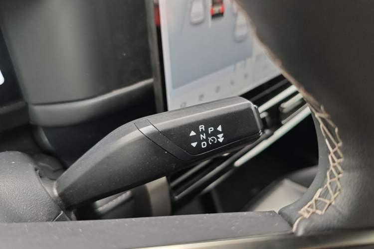 Used Chery Fengyun Fulwin X3 Plus 2025 Model 501 Four-Wheel Drive Smart Leading Edition Gear Lever