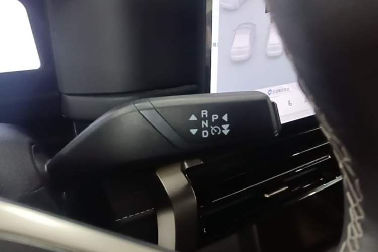 Used Chery Fengyun Fulwin X3 Plus 2025 Model 501 Four-Wheel Drive Smart Leading Edition Gear Lever