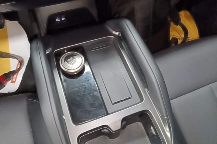 Used Chery Fengyun Fulwin X3 Plus 2025 Model 501 Four-Wheel Drive Smart Leading Edition Gear Lever