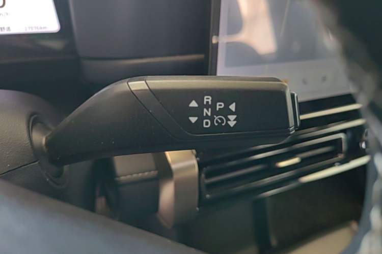 Used Chery Fengyun Fulwin X3 Plus 2025 Model 501 Four-Wheel Drive Smart Leading Edition Gear Lever