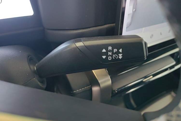 Used Chery Fengyun Fulwin X3 Plus 2025 Model 501 Four-Wheel Drive Smart Leading Edition Gear Lever