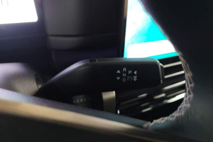 Used Chery Fengyun Fulwin X3 Plus 2025 Model 501 Four-Wheel Drive Smart Leading Edition Gear Lever