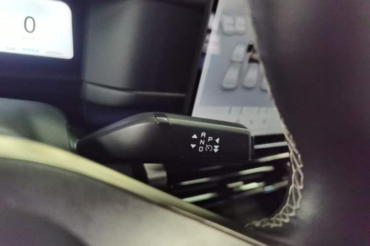 Used Chery Fengyun Fulwin X3 Plus 2025 Model 501 Four-Wheel Drive Smart Leading Edition Gear Lever