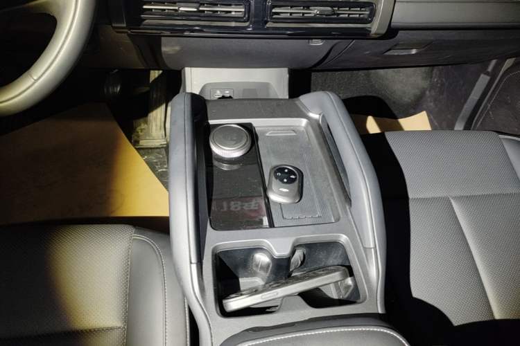 Used Chery Fengyun Fulwin X3 Plus 2025 Model 501 Four-Wheel Drive Smart Leading Edition Gear Lever