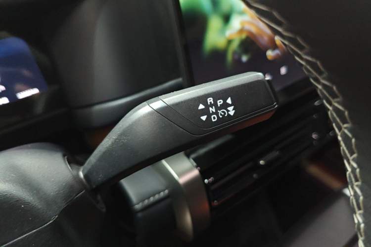 Used Chery Fengyun Fulwin X3 Plus 2025 Model 501 Four-Wheel Drive Smart Leading Edition Gear Lever