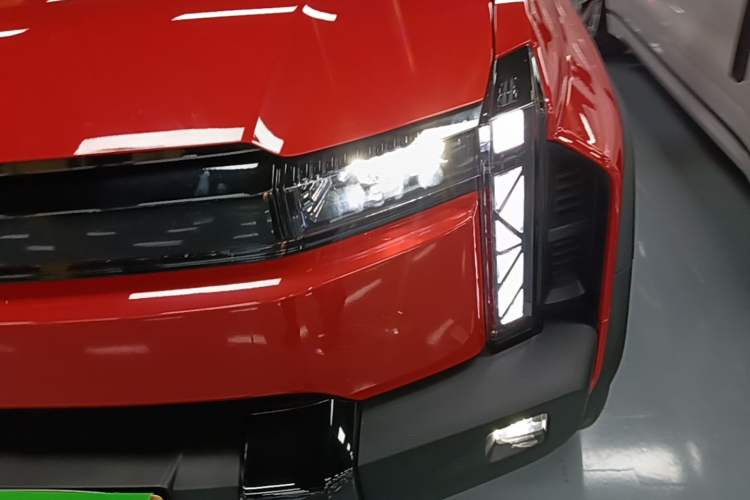 Used Chery Fengyun Fulwin X3 Plus 2025 Model 501 Four-Wheel Drive Smart Leading Edition Left Front Headlight