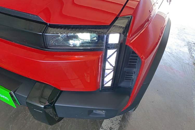 Used Chery Fengyun Fulwin X3 Plus 2025 Model 501 Four-Wheel Drive Smart Leading Edition Left Front Headlight