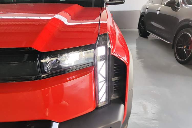 Used Chery Fengyun Fulwin X3 Plus 2025 Model 501 Four-Wheel Drive Smart Leading Edition Left Front Headlight