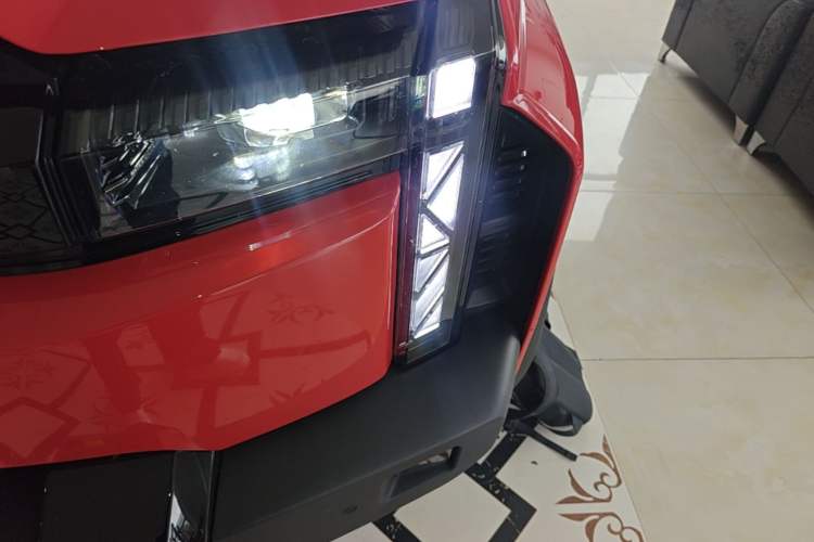 Used Chery Fengyun Fulwin X3 Plus 2025 Model 501 Four-Wheel Drive Smart Leading Edition Left Front Headlight