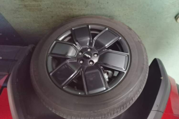 Used Chery Fengyun Fulwin X3 Plus 2025 Model 501 Four-Wheel Drive Smart Leading Edition Left Front Wheel Hub