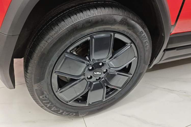 Used Chery Fengyun Fulwin X3 Plus 2025 Model 501 Four-Wheel Drive Smart Leading Edition Left Front Wheel Hub