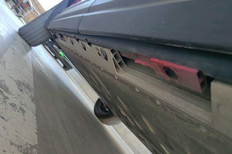 Used Chery Fengyun Fulwin X3 Plus 2025 Model 501 Four-Wheel Drive Smart Leading Edition Left Side Sill