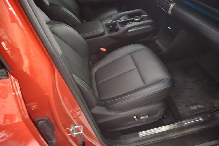 Used Chery Fengyun Fulwin X3 Plus 2025 Model 501 Four-Wheel Drive Smart Leading Edition Right Front Seat