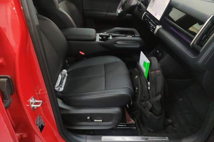 Used Chery Fengyun Fulwin X3 Plus 2025 Model 501 Four-Wheel Drive Smart Leading Edition Right Front Seat