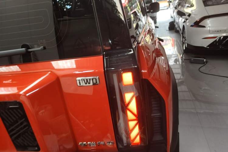 Used Chery Fengyun Fulwin X3 Plus 2025 Model 501 Four-Wheel Drive Smart Leading Edition Right Rear Taillight