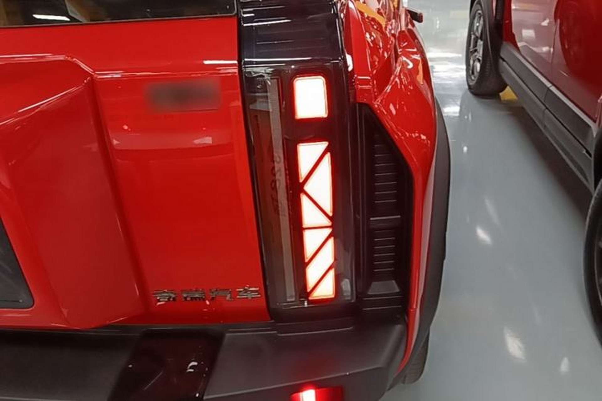 Used Chery Fengyun Fulwin X3 Plus 2025 Model 501 Four-Wheel Drive Smart Leading Edition Right Rear Taillight