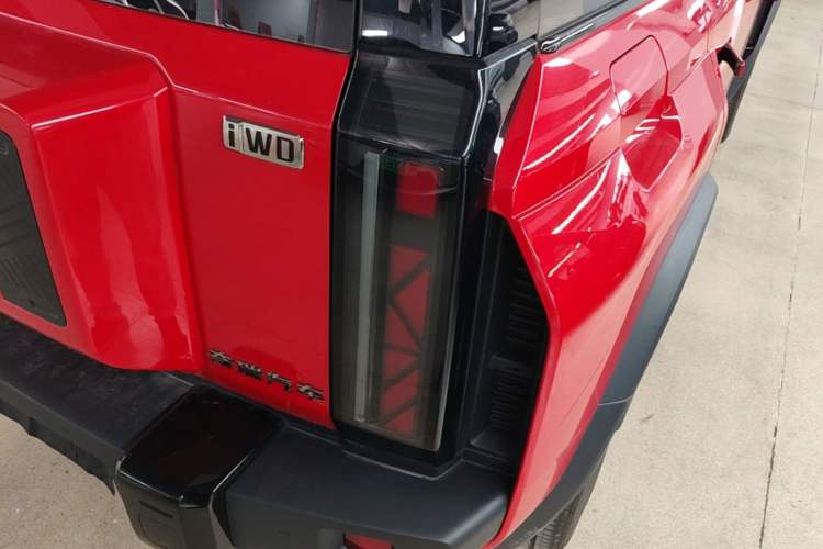Used Chery Fengyun Fulwin X3 Plus 2025 Model 501 Four-Wheel Drive Smart Leading Edition Right Rear Taillight