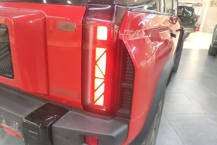 Used Chery Fengyun Fulwin X3 Plus 2025 Model 501 Four-Wheel Drive Smart Leading Edition Right Rear Taillight