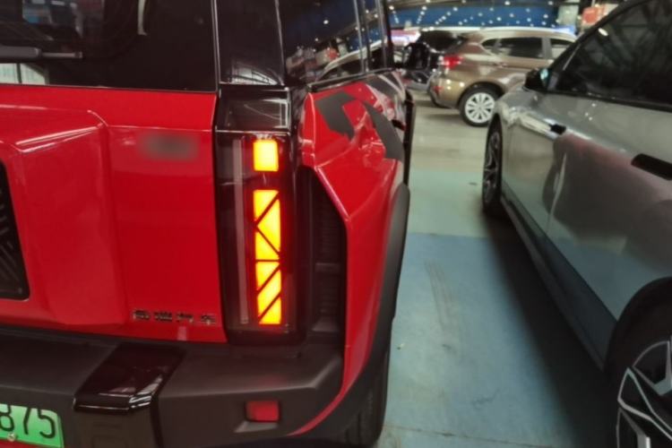 Used Chery Fengyun Fulwin X3 Plus 2025 Model 501 Four-Wheel Drive Smart Leading Edition Right Rear Taillight