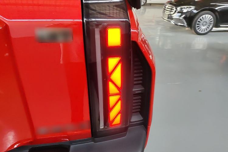 Used Chery Fengyun Fulwin X3 Plus 2025 Model 501 Four-Wheel Drive Smart Leading Edition Right Rear Taillight