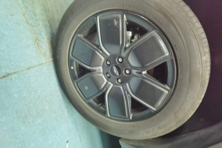 Used Chery Fengyun Fulwin X3 Plus 2025 Model 501 Four-Wheel Drive Smart Leading Edition Right Rear Wheel Hub