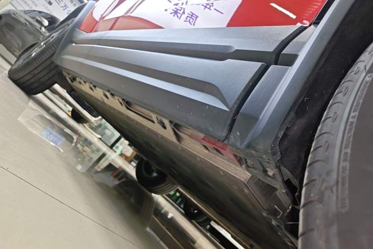 Used Chery Fengyun Fulwin X3 Plus 2025 Model 501 Four-Wheel Drive Smart Leading Edition Right Side Sill