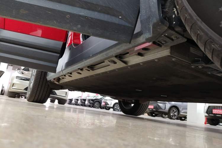 Used Chery Fengyun Fulwin X3 Plus 2025 Model 501 Four-Wheel Drive Smart Leading Edition Right Side Sill