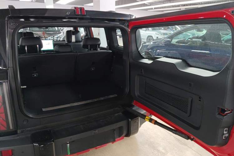Used Chery Fengyun Fulwin X3 Plus 2025 Model 501 Four-Wheel Drive Smart Leading Edition Trunk