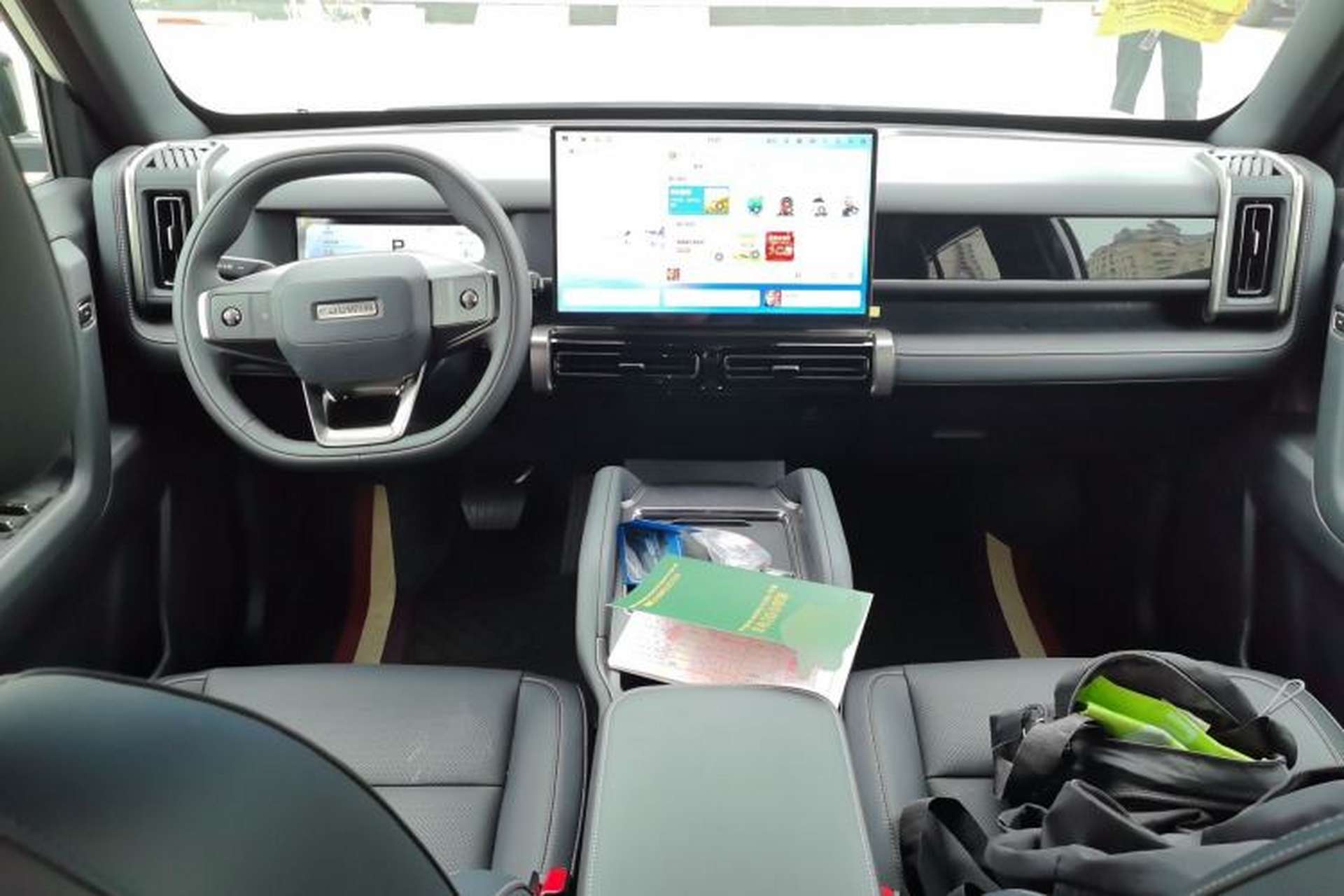 Used Chery Fengyun Fulwin X3 Plus 2025 Model 401 Two-Wheel Drive Smart Leading Edition Center Console