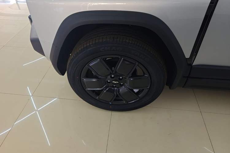 Used Chery Fengyun Fulwin X3 Plus 2025 Model 401 Two-Wheel Drive Smart Leading Edition Left Front Wheel Hub
