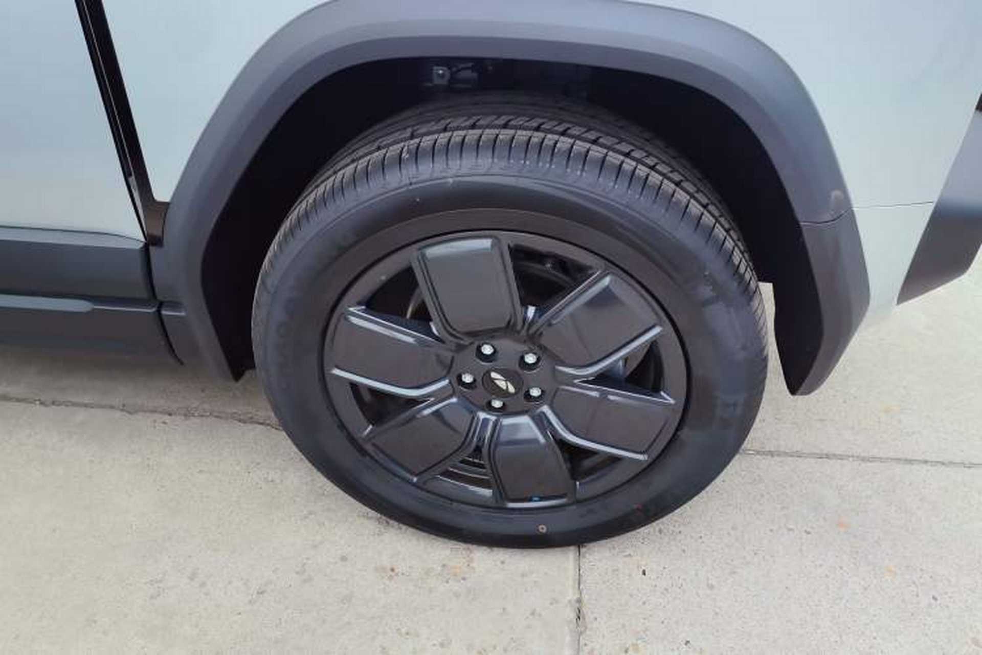 Used Chery Fengyun Fulwin X3 Plus 2025 Model 401 Two-Wheel Drive Smart Leading Edition Right Front Wheel Hub