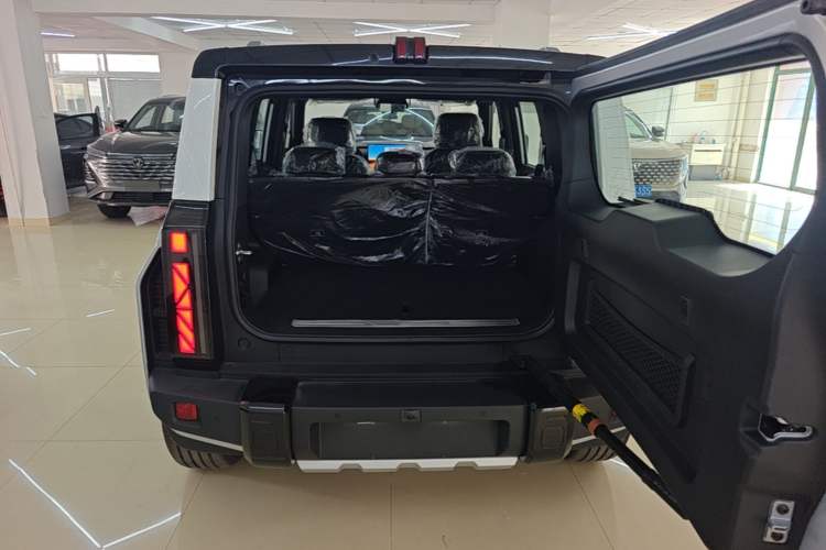 Used Chery Fengyun Fulwin X3 Plus 2025 Model 401 Two-Wheel Drive Smart Leading Edition Trunk