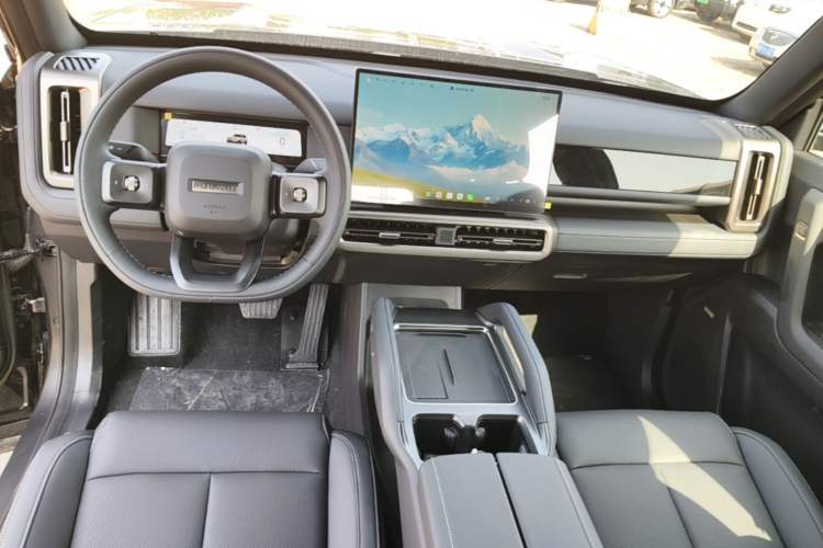 Used Chery Fengyun Fulwin X3L 2025 Model 215 Smart Driving Edition Center Console