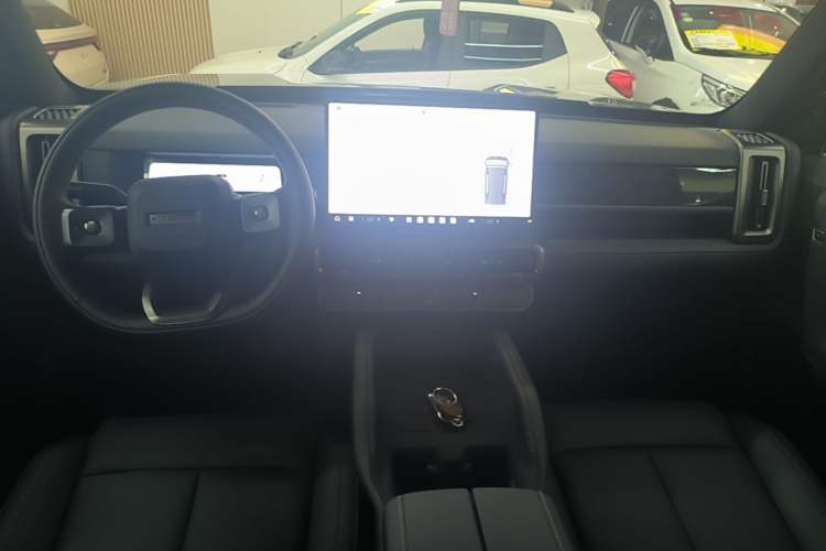 Used Chery Fengyun Fulwin X3L 2025 Model 215 Smart Driving Edition Center Console