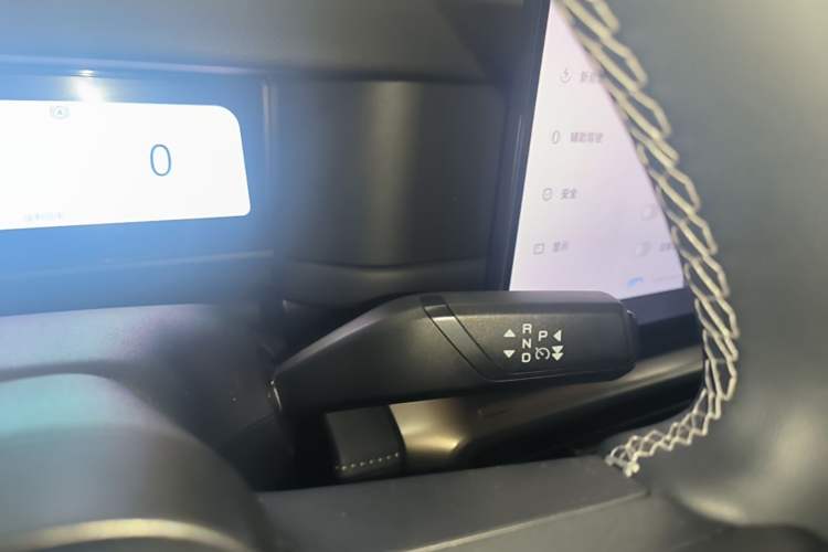 Used Chery Fengyun Fulwin X3L 2025 Model 215 Smart Driving Edition Gear Lever