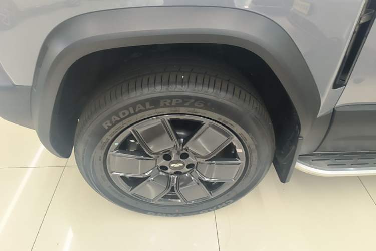 Used Chery Fengyun Fulwin X3L 2025 Model 215 Smart Driving Edition Left Front Wheel Hub