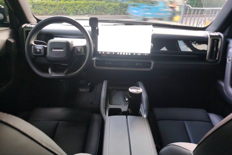 Used Chery Fengyun Fulwin X3L 2025 Model 215 Smart Driving Edition Center Console