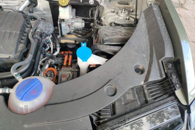 Used Chery Fengyun Fulwin X3L 2025 Model 215 Smart Driving Edition Engine Bay Left