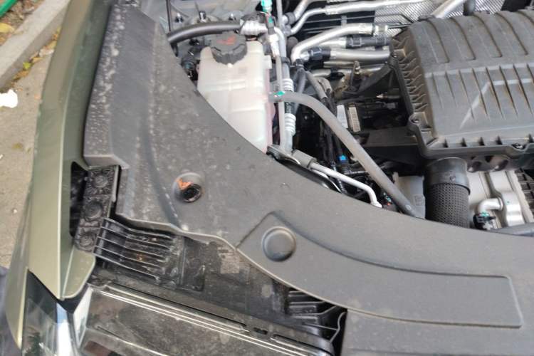 Used Chery Fengyun Fulwin X3L 2025 Model 215 Smart Driving Edition Engine Bay Right
