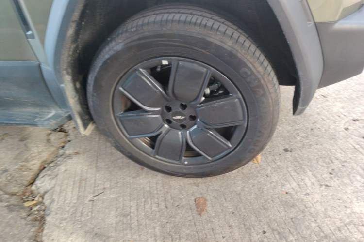 Used Chery Fengyun Fulwin X3L 2025 Model 215 Smart Driving Edition Right Front Wheel Hub