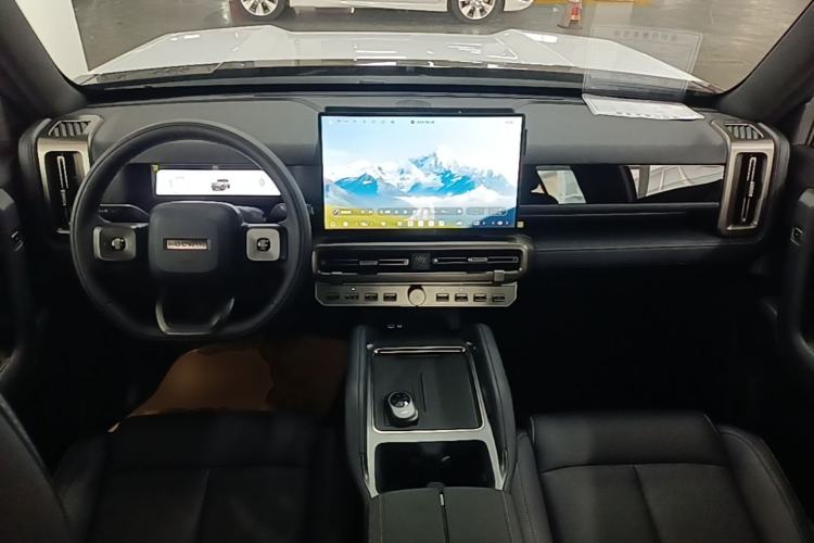 Used Chery Fengyun Fulwin X3L 2025 Model 215 Smart Driving Edition Center Console