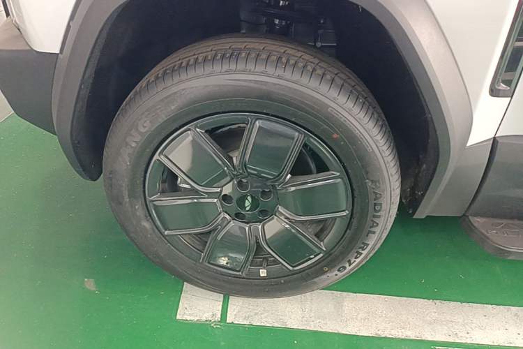 Used Chery Fengyun Fulwin X3L 2025 Model 215 Smart Driving Edition Left Front Wheel Hub