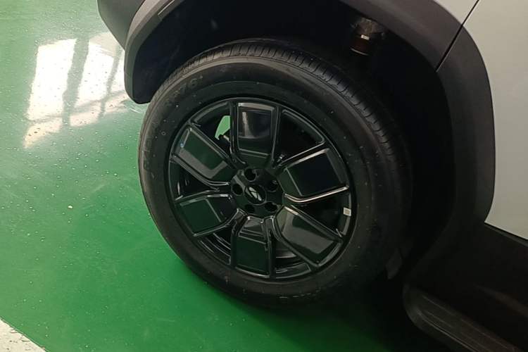 Used Chery Fengyun Fulwin X3L 2025 Model 215 Smart Driving Edition Right Rear Wheel Hub